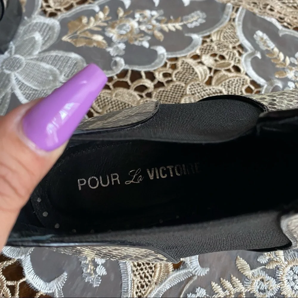 Pour La Victorie snake like with paten leather trim booties EUC